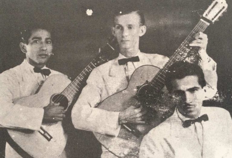 Guillermo Buitrago junto a su agrupaci&oacute;n de m&uacute;sica parrandera.