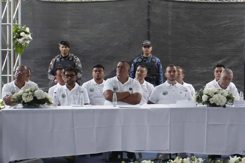 Voceros de estructuras armadas ilegales del Valle de Aburrá en mesa de Paz Urbana.